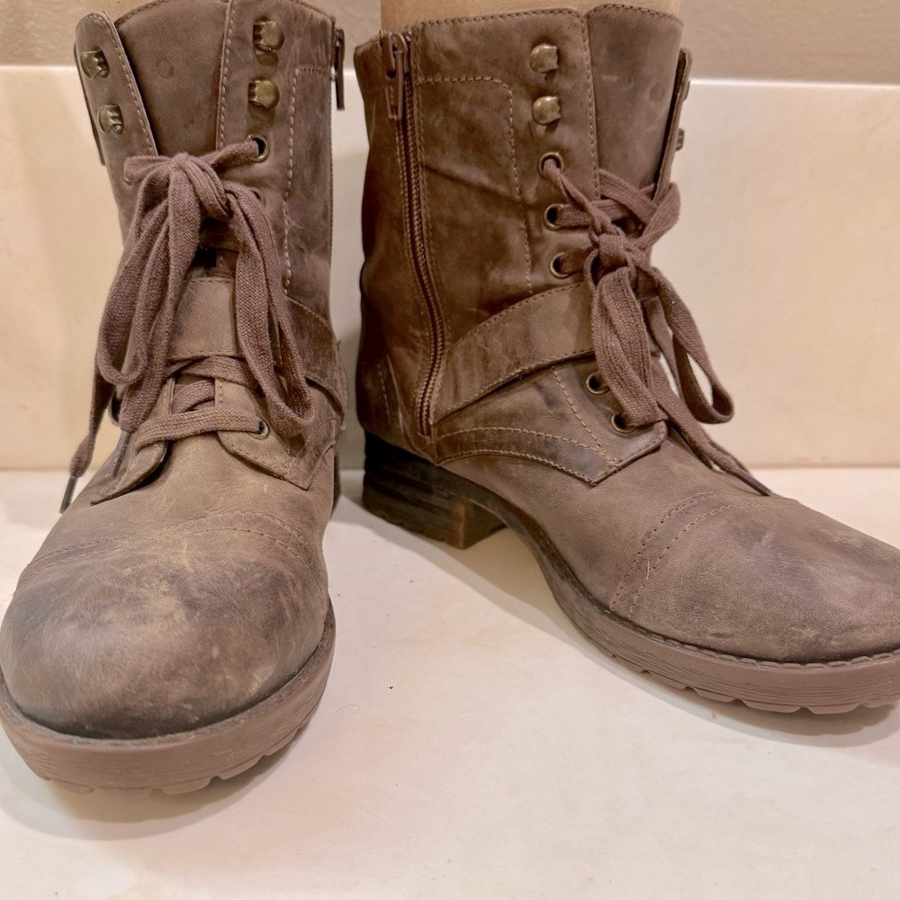 Rugged Brown Lace-Up Ankle Boots w/ Side Zip & Faux Fur Cheetah Lining Size 8